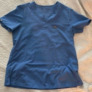 FIGS Women’s Catarina One Pocket Scrub Top - Ceil Blue - Medium